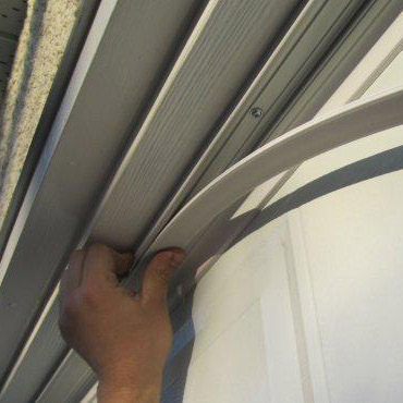 Coupe-froid avec cache-vis