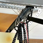 Garage door opener with broken chain